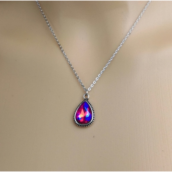 Pink Rhinestone Pendant & Necklace - Picture 4 of 4